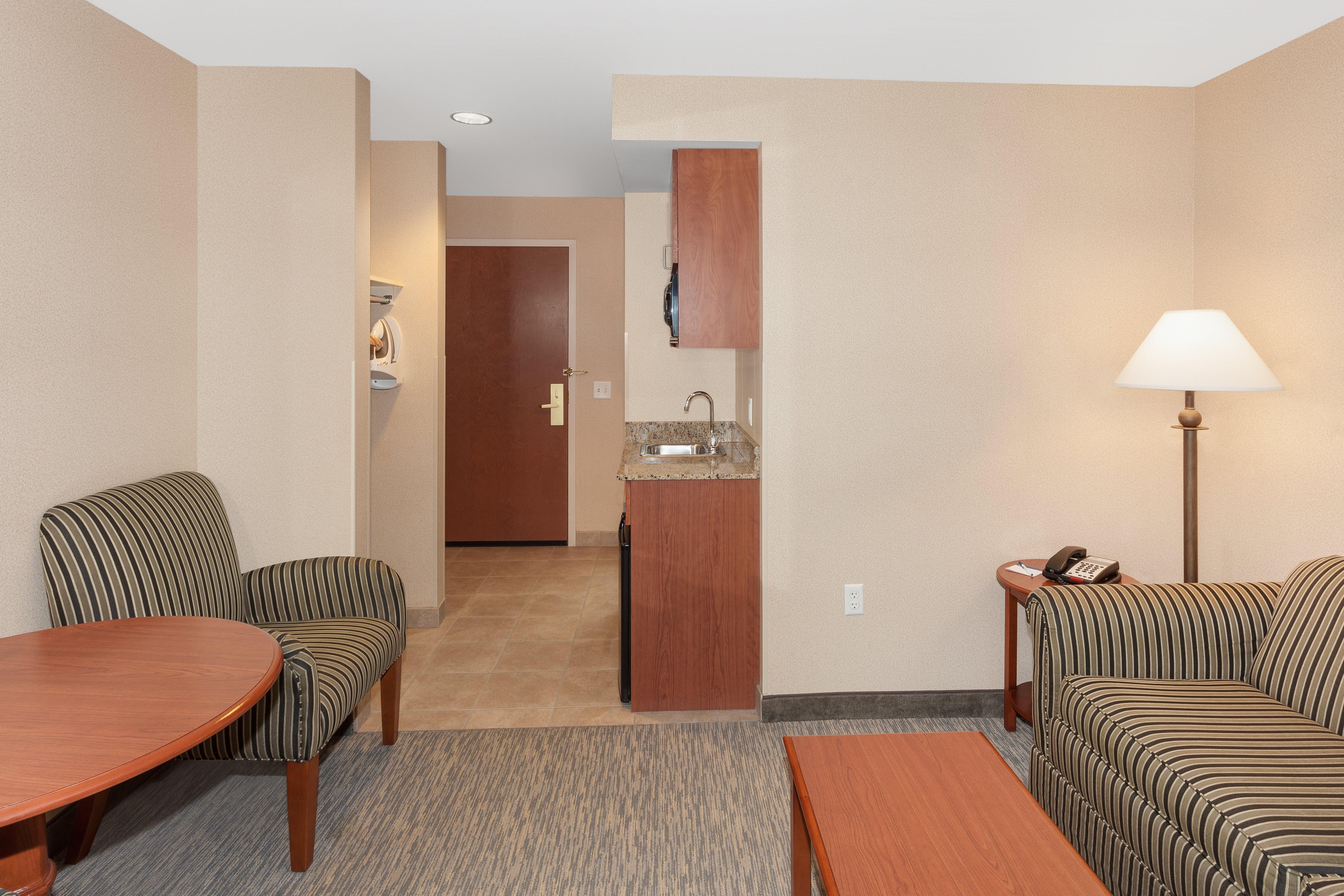 Holiday Inn Express & Suites Tilton By Ihg Exterior foto